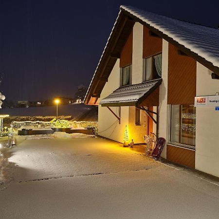 Ruhige Zimmer Im Gruenen Und Studio Im Naherholungsgebiet Sigigen エクステリア 写真
