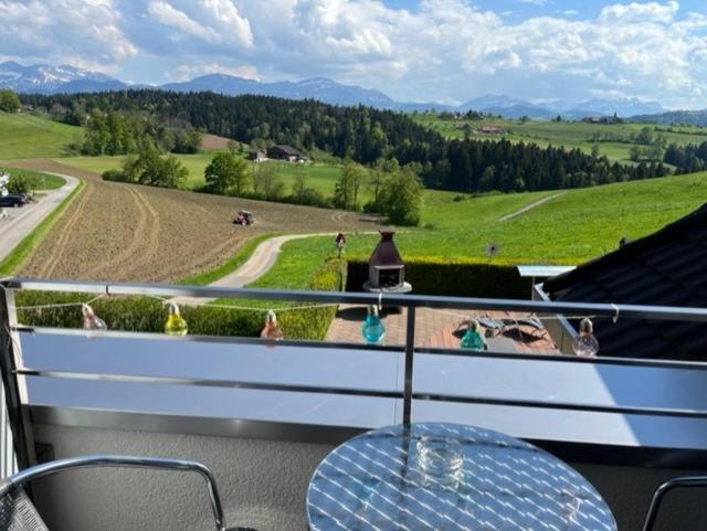 Ruhige Zimmer Im Gruenen Und Studio Im Naherholungsgebiet Sigigen エクステリア 写真